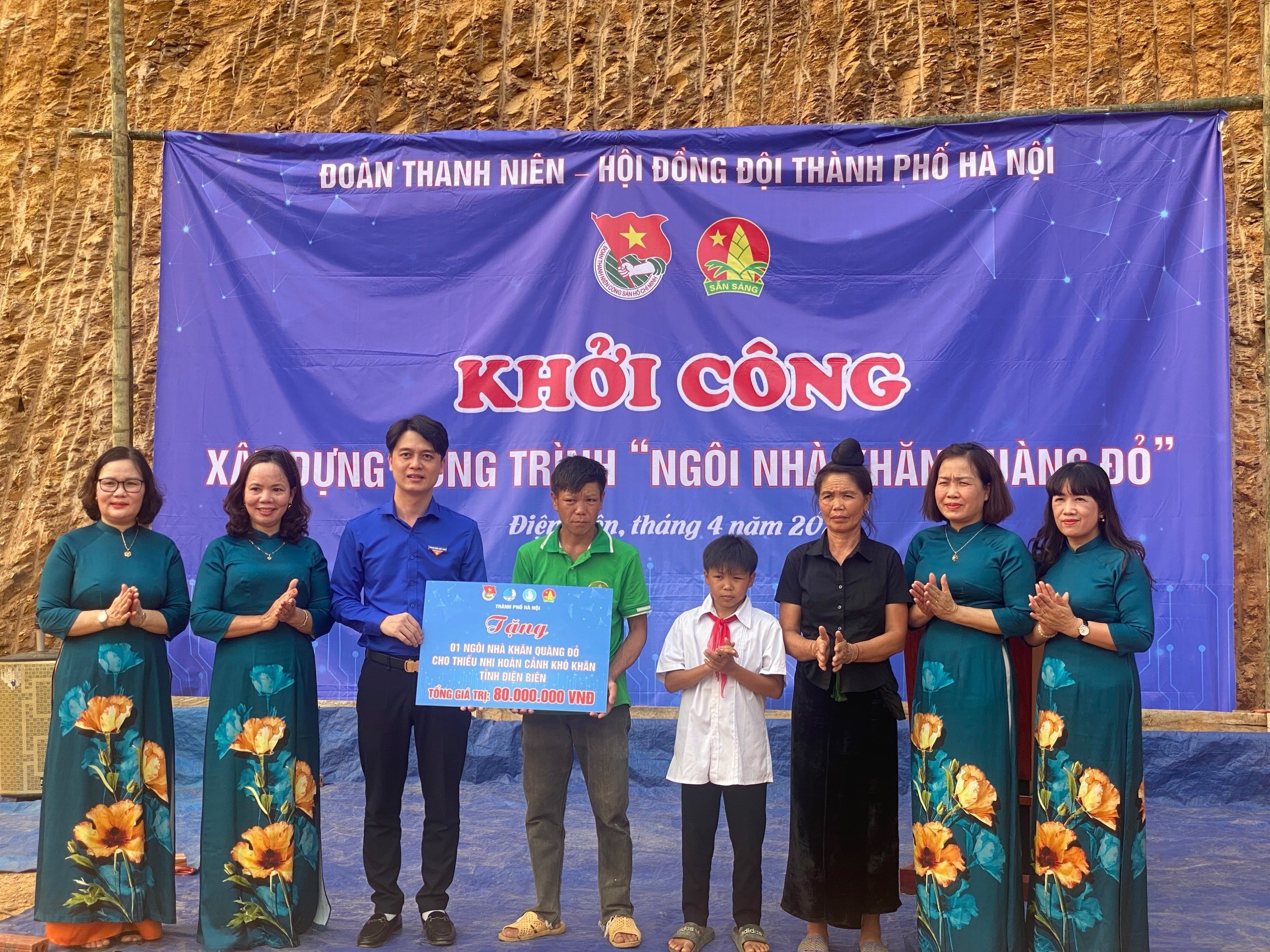 Gần nửa tỷ đồng hỗ trợ thiếu nhi và Nhân dân tỉnh Điện Biên