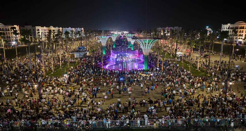 Lễ hội biển Sầm Sơn luôn thu hút đông đảo người dân và du khách