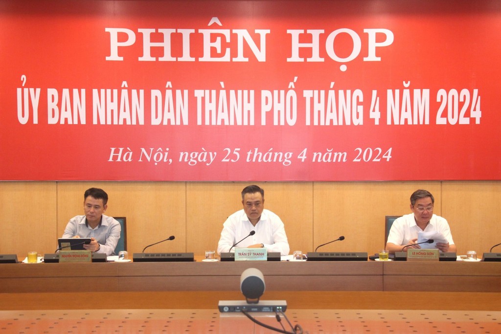 Chủ tịch UBND thành phố Hà Nội Trần Sỹ Thanh chủ trì phiên họp. Ảnh: Tiến Thành.