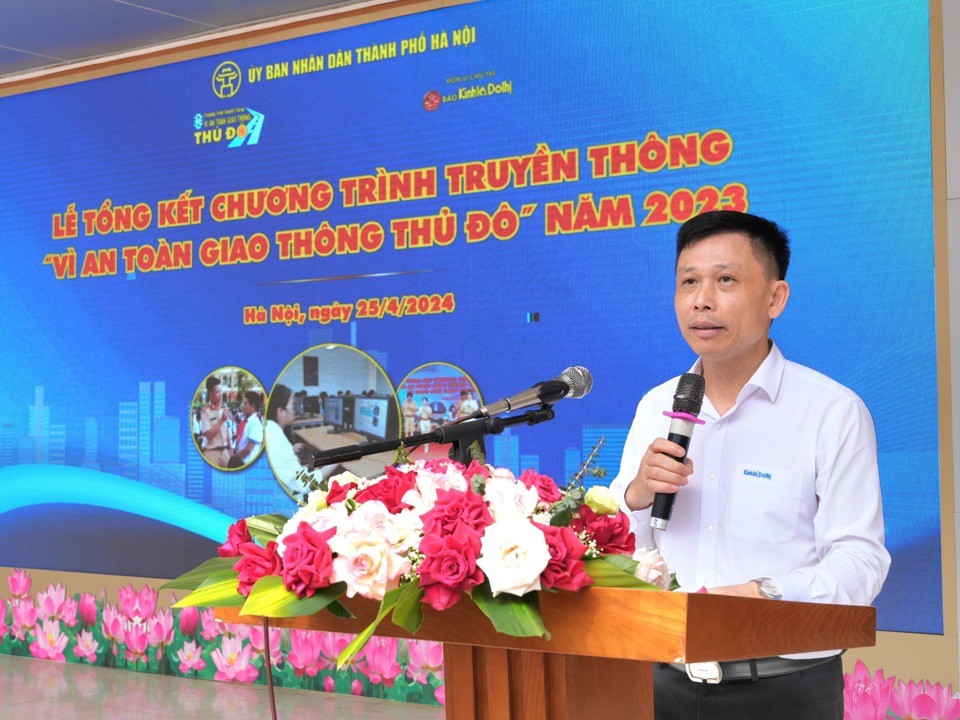 Tổng Biên tập Báo Kinh tế & Đô thị Nguyễn Thành Lợi phát biểu tại buổi lễ