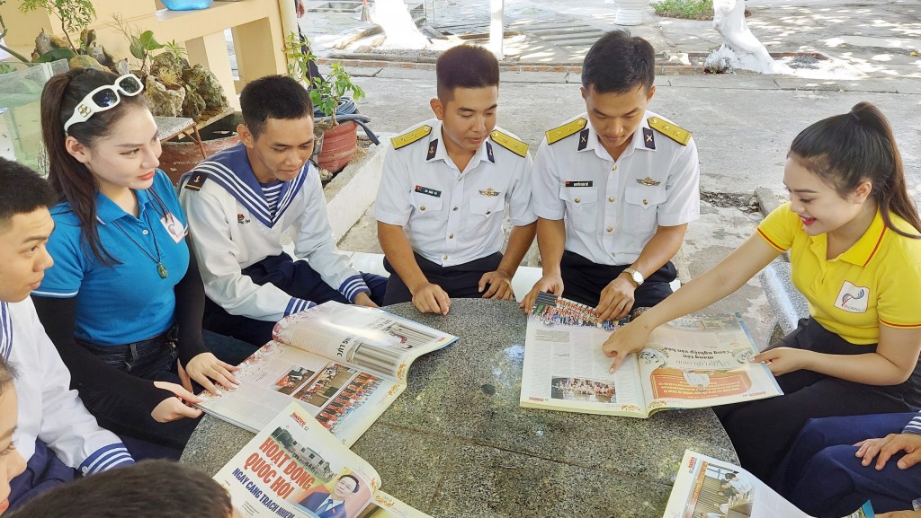 Vượt trùng khơi, báo Tuổi trẻ Thủ đô đến với Trường Sa