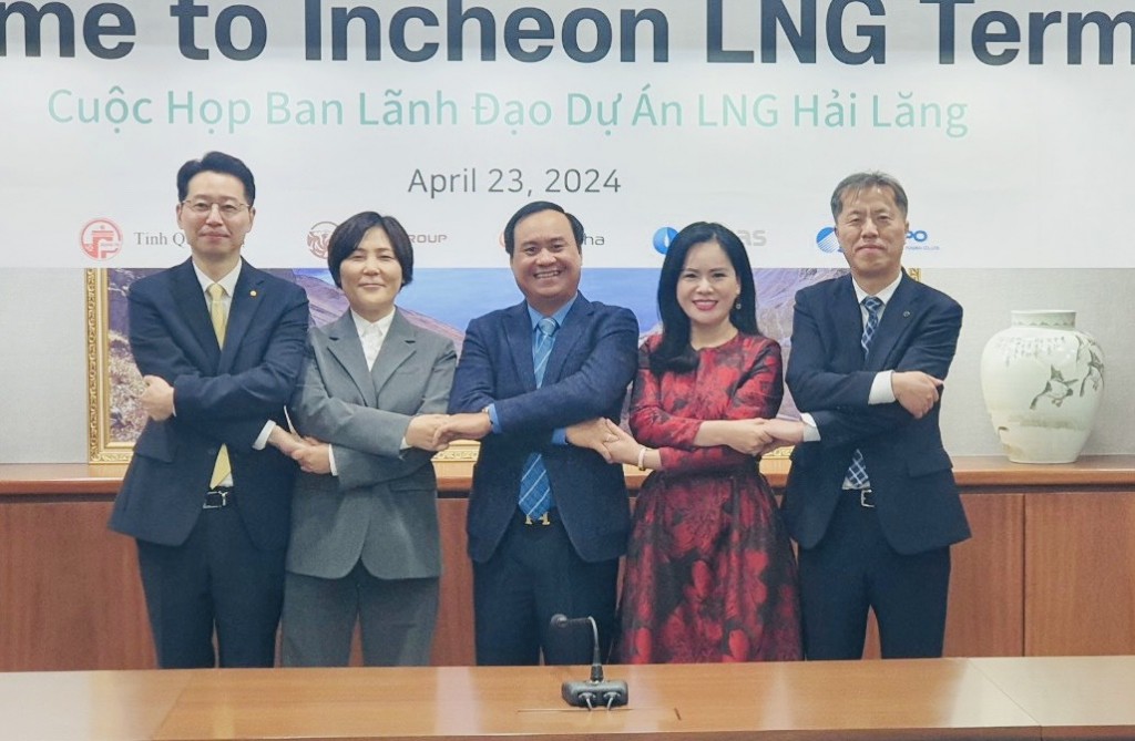 Lãnh đạo tỉnh Quảng Trị làm việc với liên danh nhà đầu tư T&T Group, Hanwha, KOGAS, KOSPO về việc đẩy nhanh tiến độ dự án LNG Hải Lăng, giai đoạn 1 - 1.500 MW