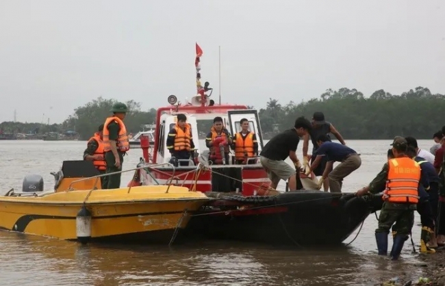 Quảng Ninh: Tìm thấy 2 nạn nhân vụ lật thuyền trên sông Chanh