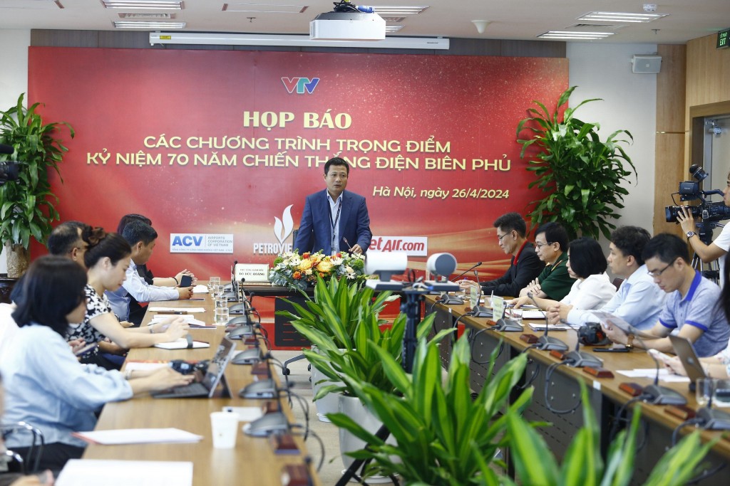 Nhà báo Đỗ Đức Hoàng, Phó tổng giám đốc Đài Truyền hình Việt Nam chủ trì họp báo giới thiệu các chương trình kỷ niệm 70 năm Chiến thắng Điện Biên Phủ phát sóng trên VTV