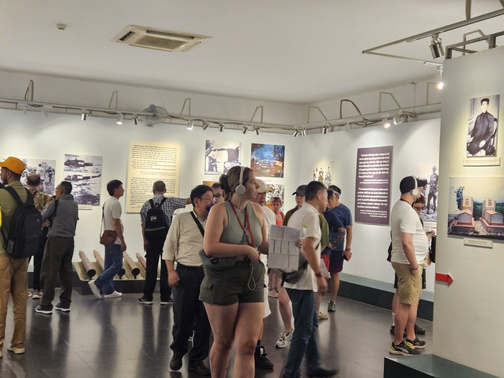 Bảo tàng Chứng tích chiến tranh, nơi thu hút rất đông du khách nước ngoài