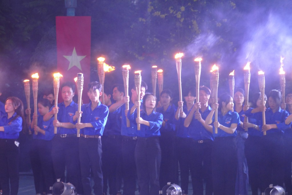 Chương trình là một trong những hoạt động giáo dục truyền thống cách mạng cho đoàn viên, thanh niên TP. Đồng thời thể hiện tấm lòng tri ân đối với những cống hiến, hy sinh của các Bà mẹ Việt Nam anh hùng, liệt sĩ, thương bệnh binh, gia đình có công với cách mạng. Chương trình là một trong những hoạt động giáo dục truyền thống cách mạng cho đoàn viên, thanh niên TP. Đồng thời thể hiện tấm lòng tri ân đối với những cống hiến, hy sinh của các Bà mẹ Việt Nam anh hùng, liệt sĩ, thương bệnh binh, gia đình có công với cách mạng.