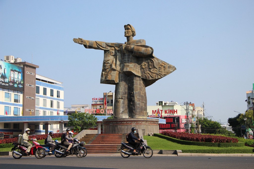 Tượng đài mẹ Nhu được làm từ 7.000 vỏ bom, đạn được thu nhặt ở khắp Đà Nẵng