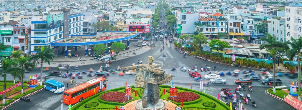 Tượng đài Mẹ Nhu sừng sững, uy nghi giữa con đường Điện Biên Phủ - cửa ngõ dẫn vào trung tâm TP Đà Nẵng