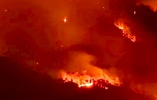 An Giang: Dãy núi Thất Sơn cháy dữ dội, khói mù trời