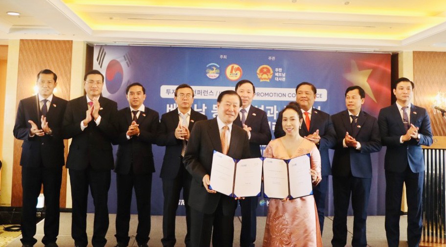 Đoàn công tác tỉnh Long An chứng kiến doanh nghiệp Việt Nam trong tỉnh và Hàn Quốc trao ý định thư hợp tác