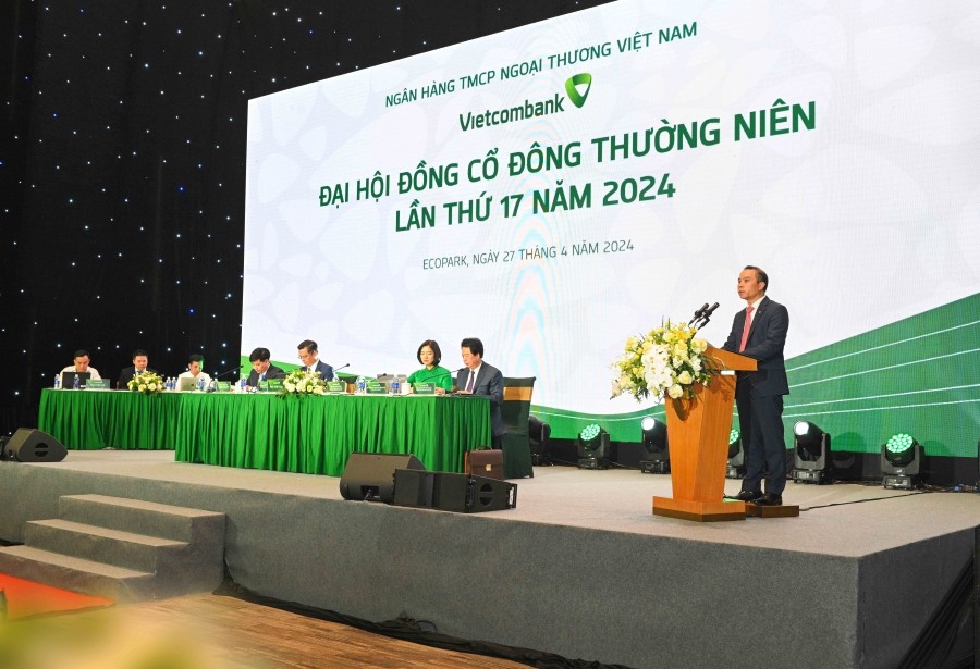 Ông Đỗ Việt Hùng - Thành viên HĐQT phụ trách HĐQT, phát biểu khai mạc Đại hội và trình bày báo cáo của HĐQT về hoạt động năm 2023 và định hướng năm 2024