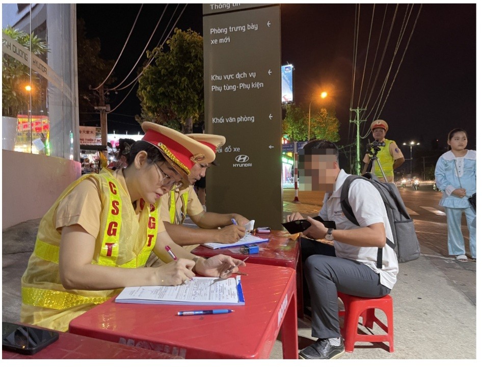 Ra quân xử lý nghiêm vi phạm an toàn giao thông dịp lễ