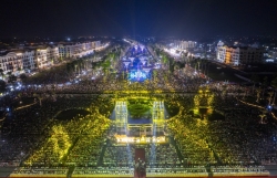 Hơn 300 ngàn người đổ về quảng trường biển TP Sầm Sơn