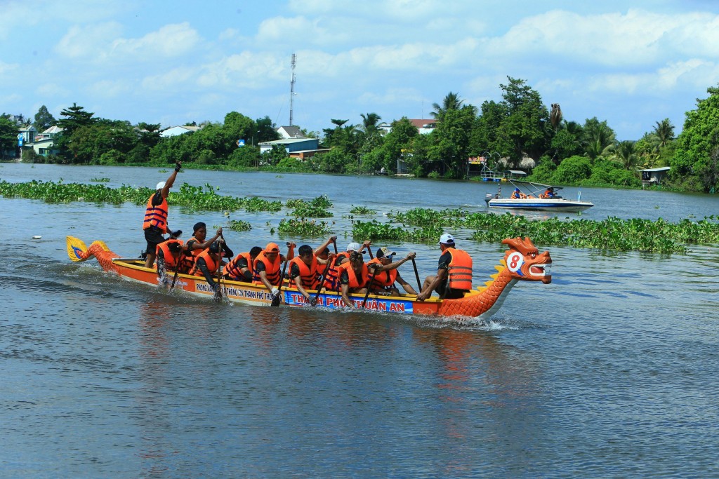 Sôi nổi Giải đua thuyền truyền thống tỉnh Bình Dương năm 2024