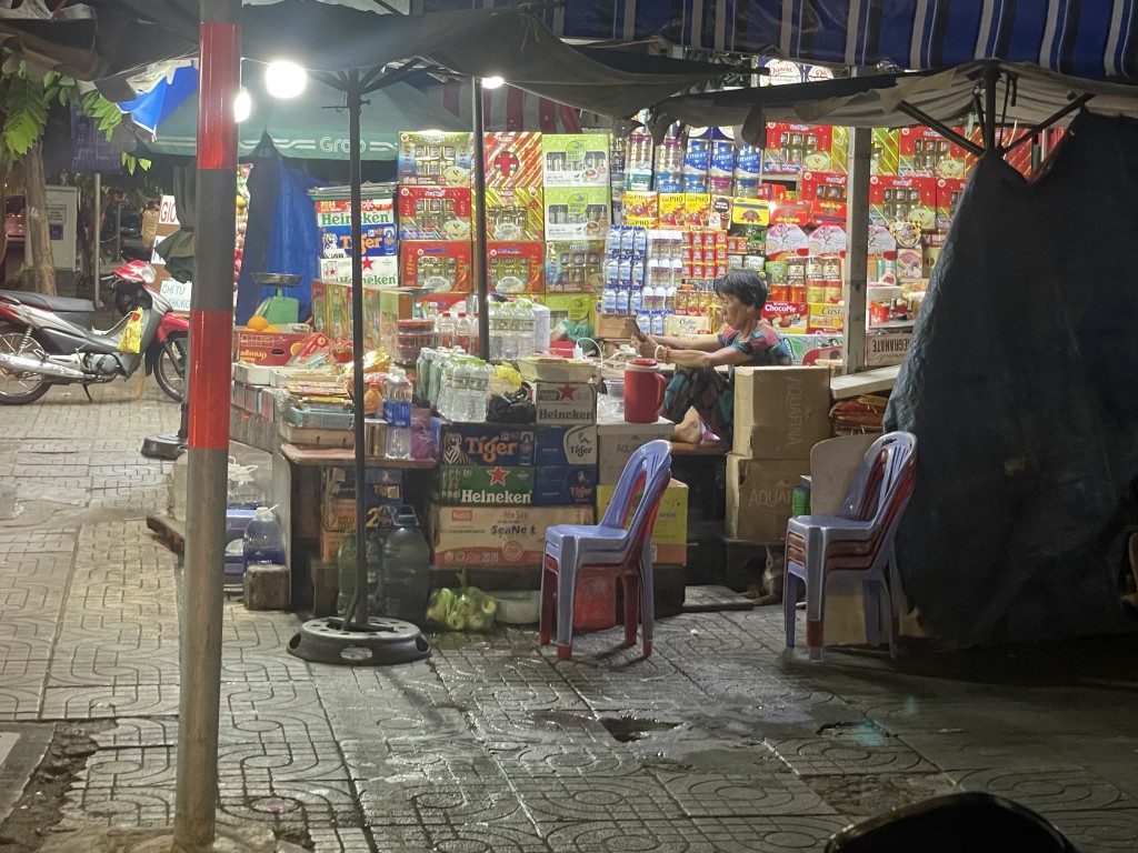TP HCM: Chợ đêm ảm đạm, thương nhân than thở