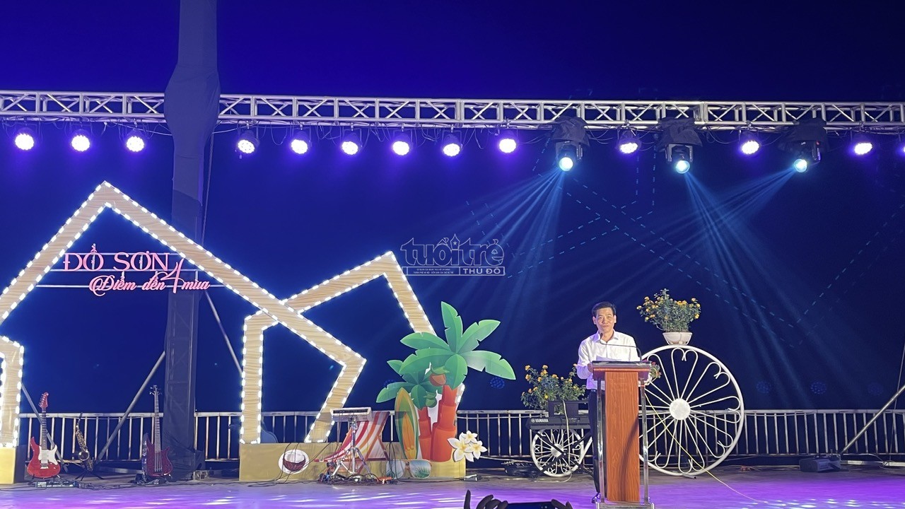 Phó Chủ tịch UBND quận Đồ Sơn- ông Phạm Hoàng Tuấn phát biểu tại lễ khai mạc âm nhạc đường phố