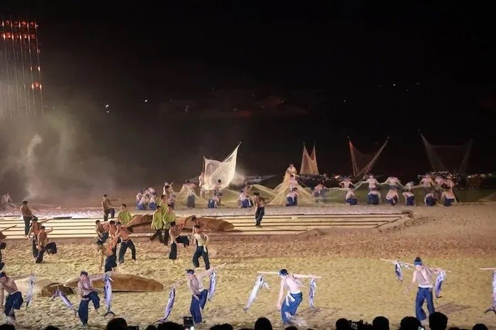 Lần đầu tiên Carnaval Hạ Long có màn biểu diễn nghệ thuật thực cảnh trên biển.