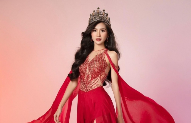 Hoa hậu Nguyễn Thanh Hà quyến rũ trong khoảnh khắc kết thúc nhiệm kỳ
