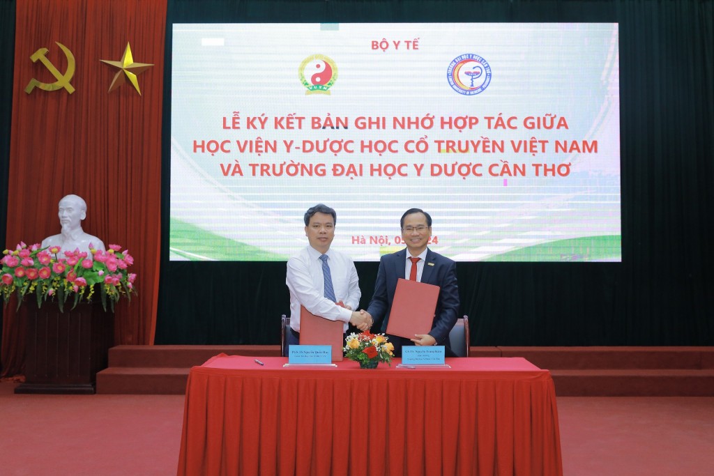 PGS.TS Nguyễn Quốc Huy, Giám đốc Học viện Y - Dược học cổ truyền Việt Nam và