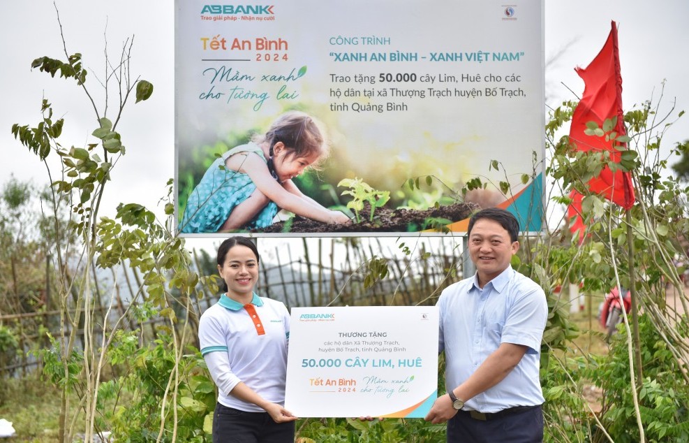 ABBANK gây quỹ 50.000 cây gỗ lớn tặng các gia đình khó khăn tỉnh Quảng Bình