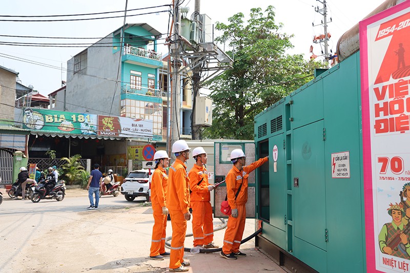 Điện lực Điện Biên cho lắp đặt bổ sung thêm 2 TBA KIOTS 1030kVA, huy động 9 máy phát điện dự phòng phục vụ lễ kỷ niệm