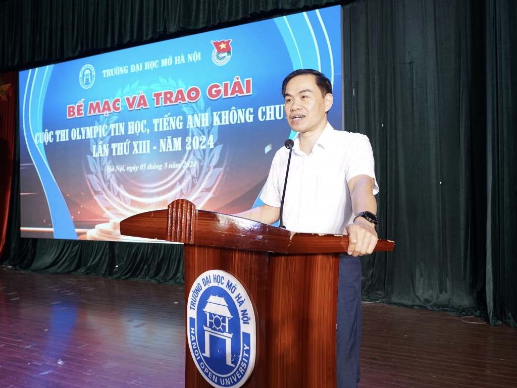 TS Dương Thăng Long, Phó Bí thư Đảng uỷ, Phó hiệu trưởng Trường Đại học Mở Hà Nội phát biểu tại chương trình