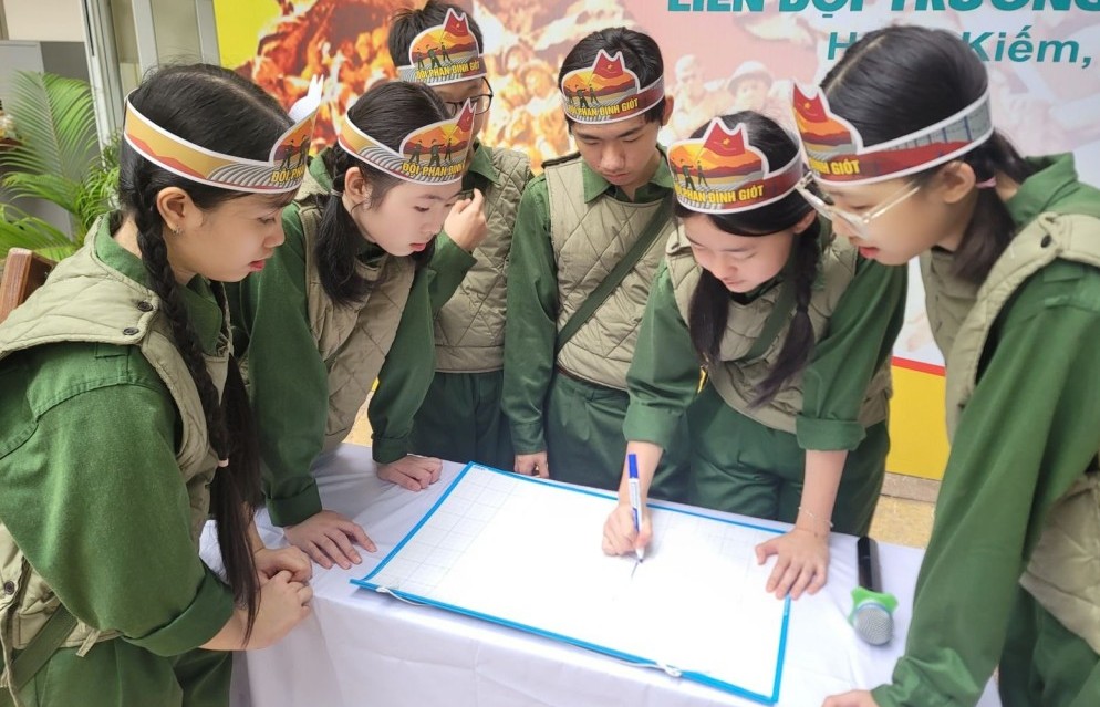 Liên hoan Chiến sĩ nhỏ Điện Biên: Học sinh thêm hiểu, yêu đất nước