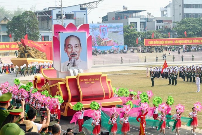 Diễu binh kỷ niệm trọng thể 70 năm Chiến thắng Điện Biên Phủ