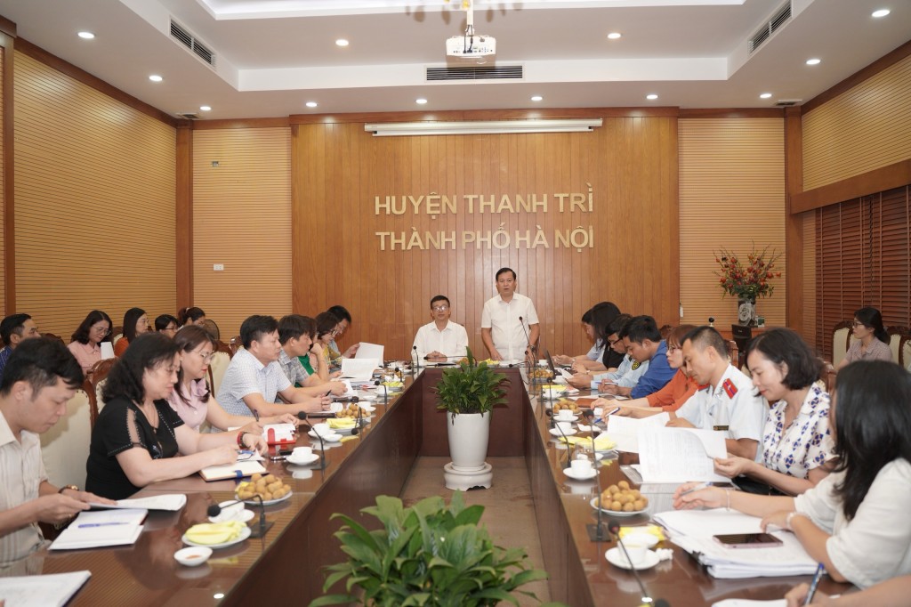 Đồng chí Đặng Thanh Phong, Chi địa trưởng Chi địa An toàn vệ sinh thực phẩm Hà Nội làm việc với UBND huyện Thanh Trì