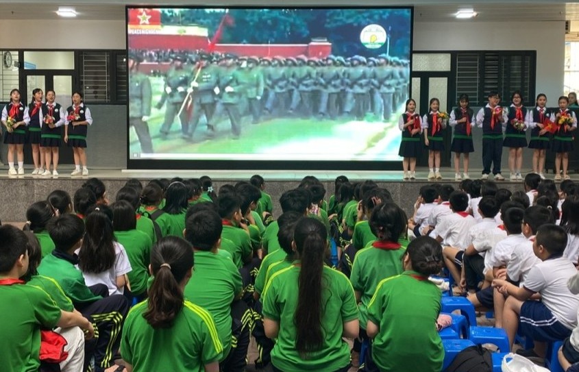 Học sinh vinh dự giao lưu với chiến sĩ Điện Biên năm xưa