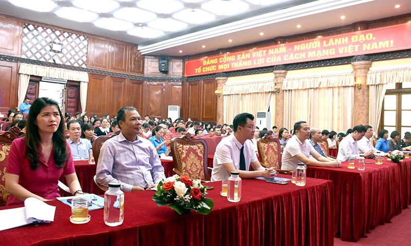 Các đại biểu tham dự buổi Đối thoại - giao lưu trực tuyến do báo Lao động Thủ đô phối hợp tổ chức