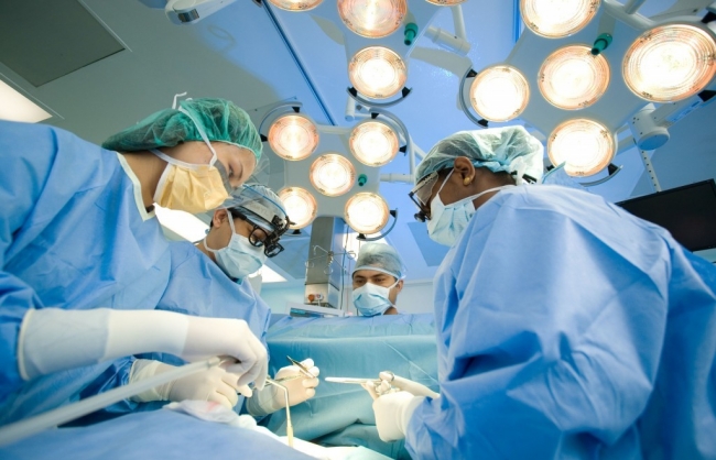 Yêu cầu các bệnh viện đảm bảo an toàn trong phẫu thuật thẩm mỹ