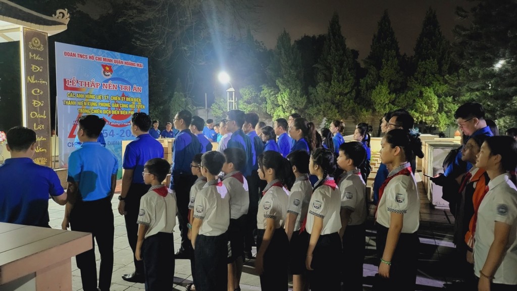 Quận đoàn Hoàng Mai tổ chức Lễ thắp nến tri ân tưởng niệm các anh hùng liệt sĩ, chiến sĩ Điện Biên
