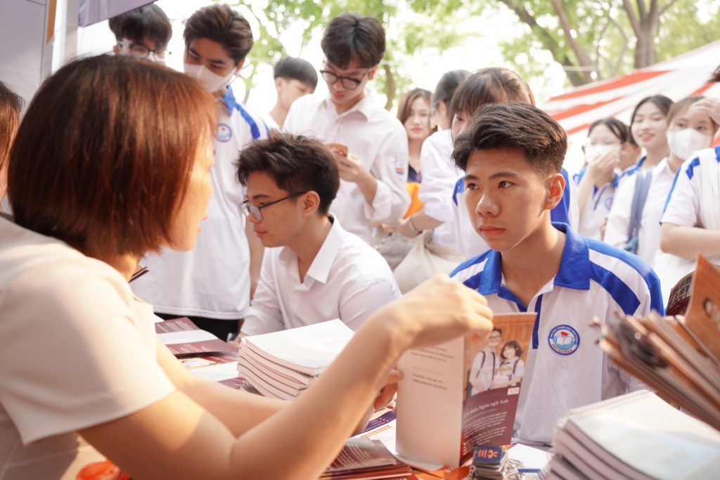 Thông tin bổ ích trong chương trình tư vấn ngành Kinh tế - Luật