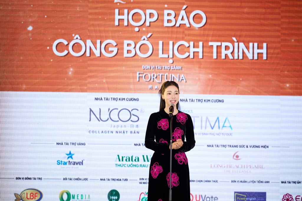  bà Phạm Kim Dung - Trưởng ban tổ chức Hoa hậu Quốc gia Việt Nam phát biểu tại cuộc họp báo