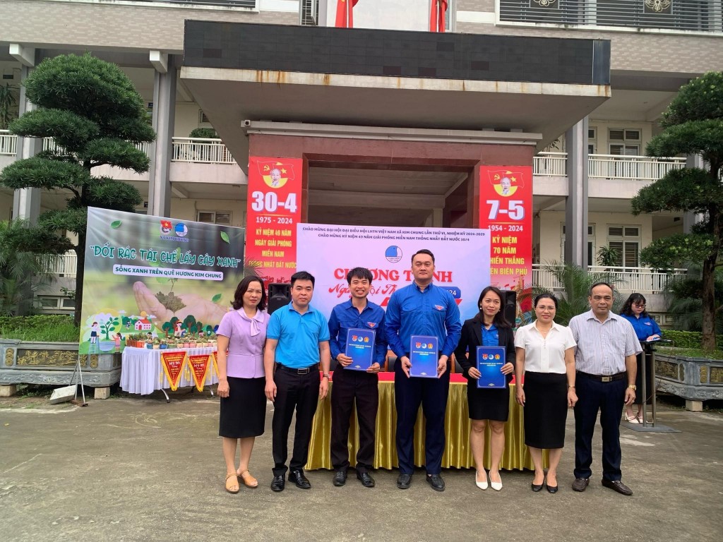 Lãnh đạo Huyện đoàn Đông Anh tham dự Ngày hội Thanh niên tại xã Kim Chung