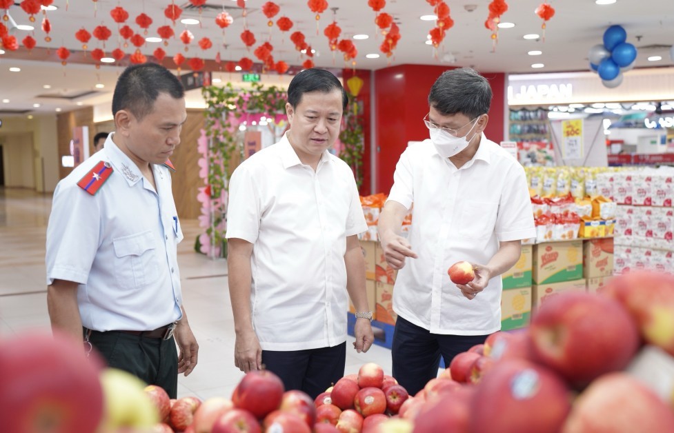 Kiểm tra an toàn thực phẩm tại siêu thị Winmart Nguyễn Chí Thanh