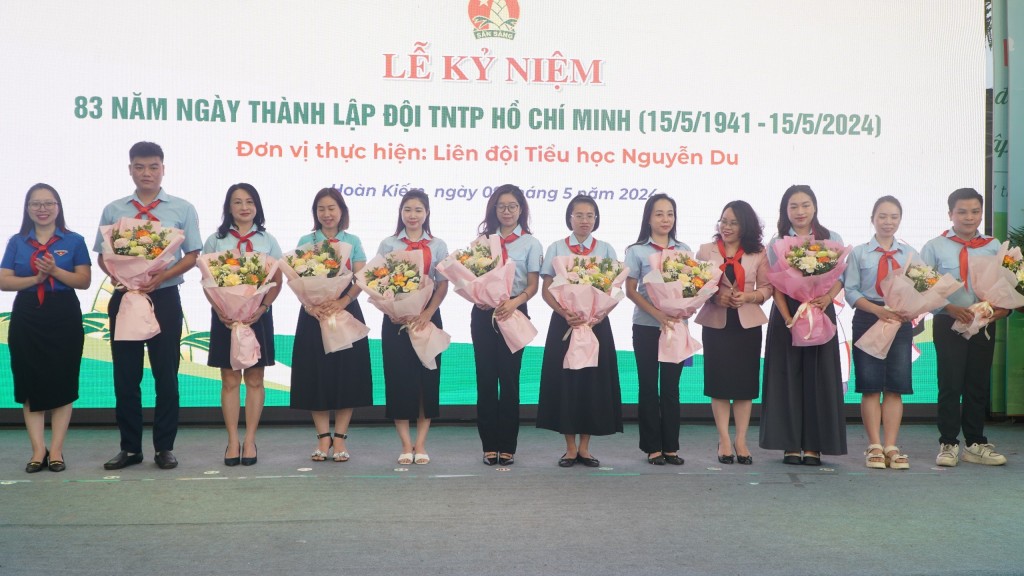 Thiếu nhi Hoàn Kiếm kỷ niệm 83 năm Ngày thành lập Đội