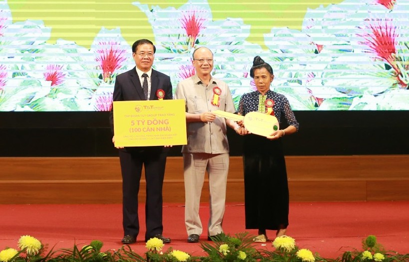 T&T Group trao 5 tỷ đồng làm nhà Đại đoàn kết tặng người nghèo tỉnh Điện Biên