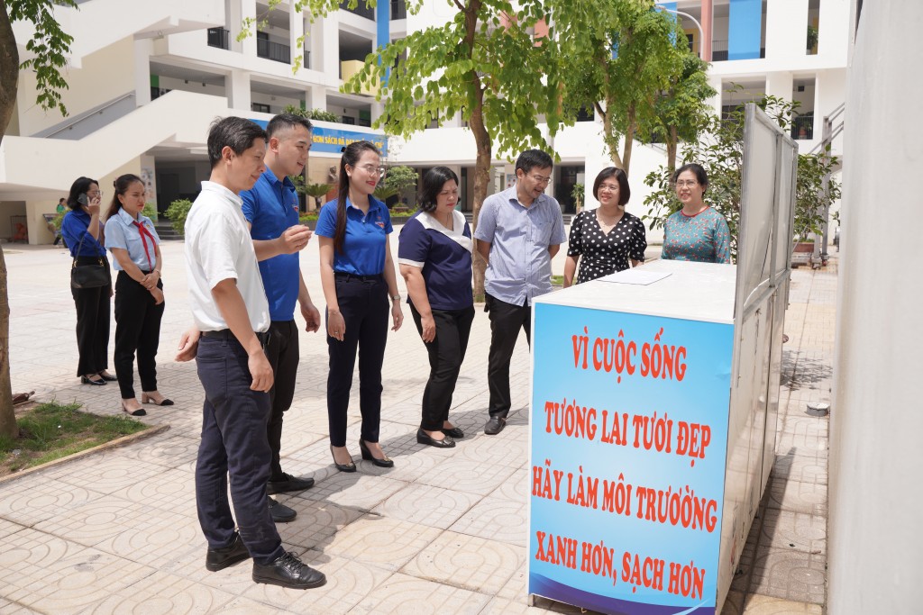 “Nhà phân loại rác thân thiện” tại trường THCS Nguyễn Trường Tộ được thiết kế sinh động, bắt mắt