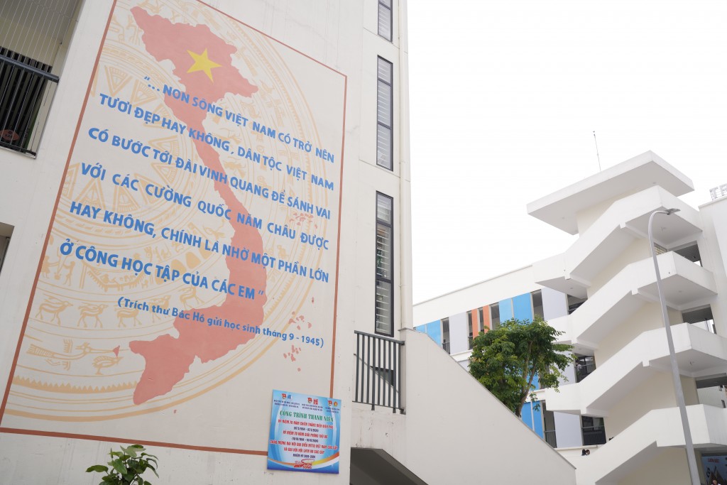 Bản đồ Việt Nam cùng đoạn trích thư Bác Hồ gửi học sinh