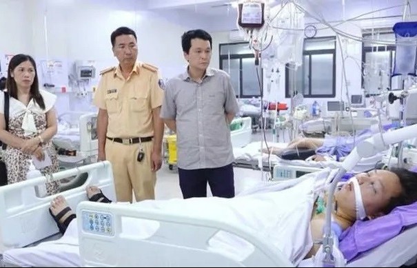 Quảng Ninh: Đâm giải phân cách, nam sinh tử vong