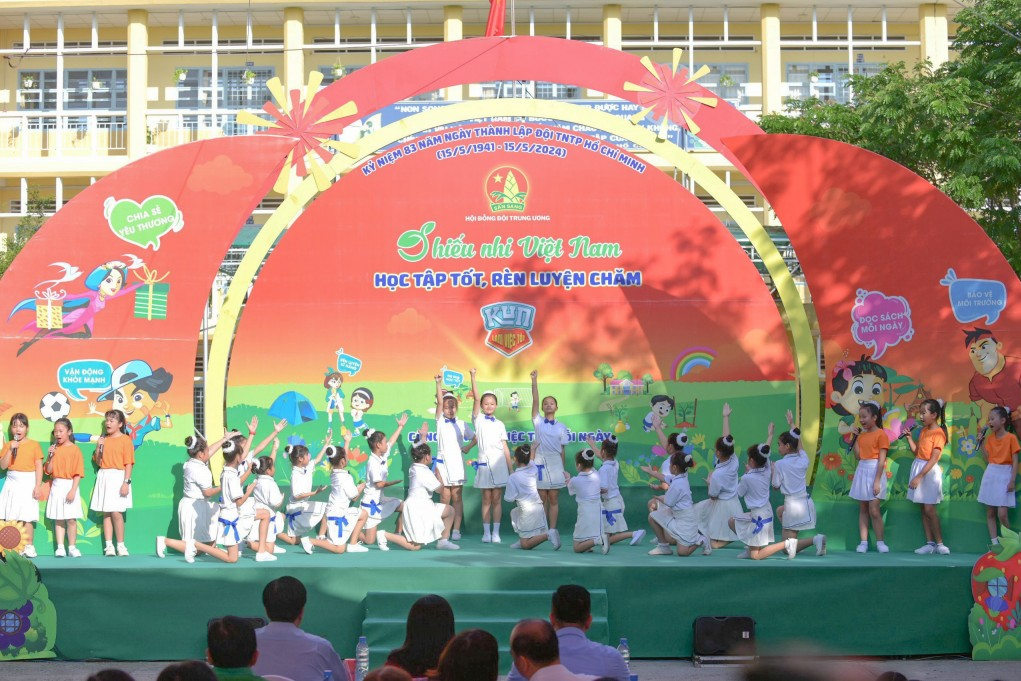 Tiết mục văn nghệ của các em thiếu nhi tại chương trình