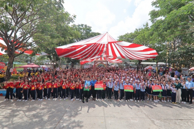 Hơn 1.000 thiếu nhi vui hội “Học tập tốt, rèn luyện chăm”