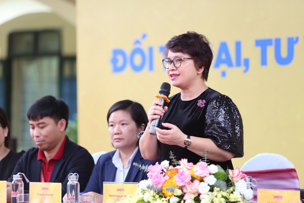 PGS.TS Nguyễn Thu Thủy, Vụ trưởng Vụ Giáo dục đại học, Bộ Giáo dục và Đào tạo chia sẻ tại hội thảo