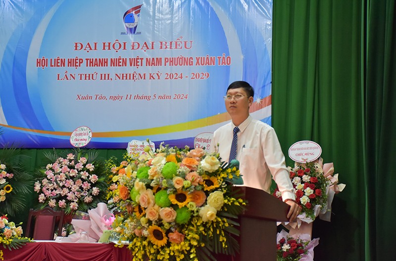 Đồng chí Đặng Văn Sơn, Phó Bí thư Thường trực Đảng uỷ phường Xuân Tảo phát biểu chỉ đạo tại Đại hội
