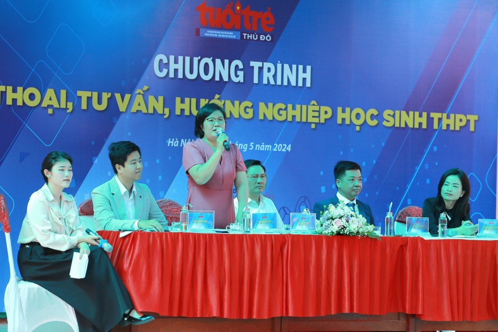 Nhiều thông tin hữu ích về ngành Dược được TS Nguyễn Thuý Vân chia sẻ tại buổi đối thoại