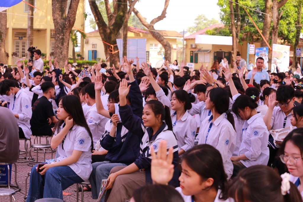 Các học sinh hào hứng tham gia chương trình