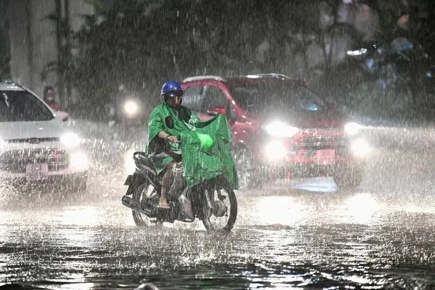 Hà Nội có mưa rào rải rác và có nơi có dông
