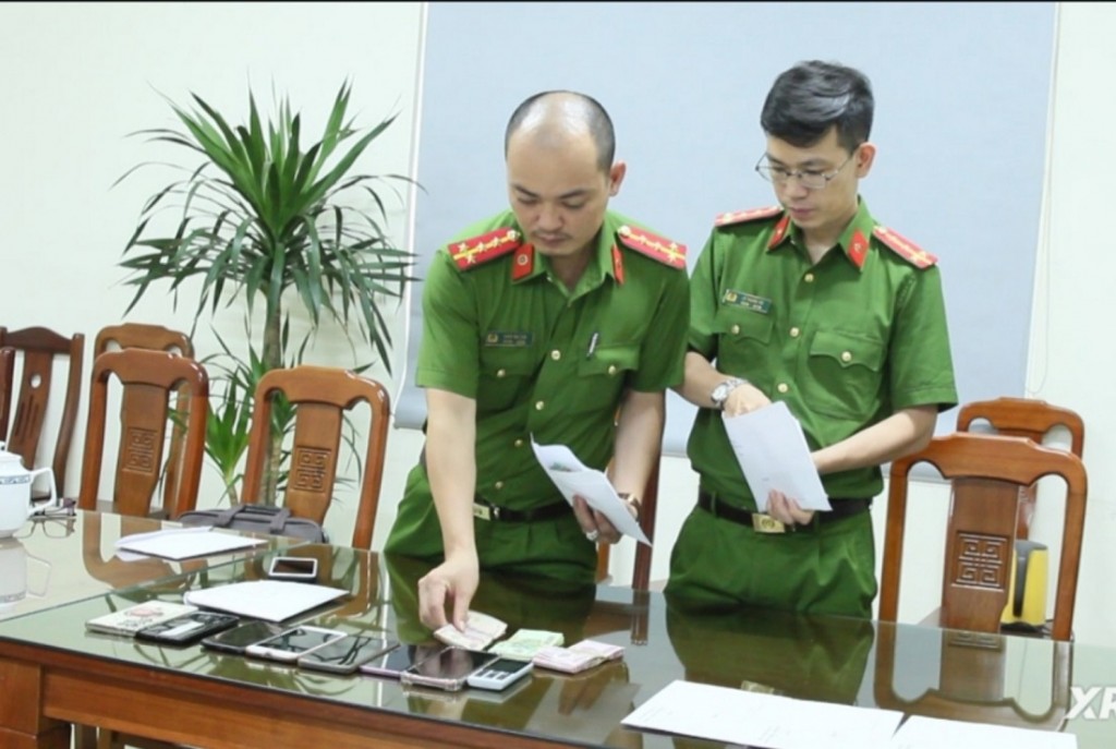 Cơ quan Công an kiểm tra tang vật thu giữ